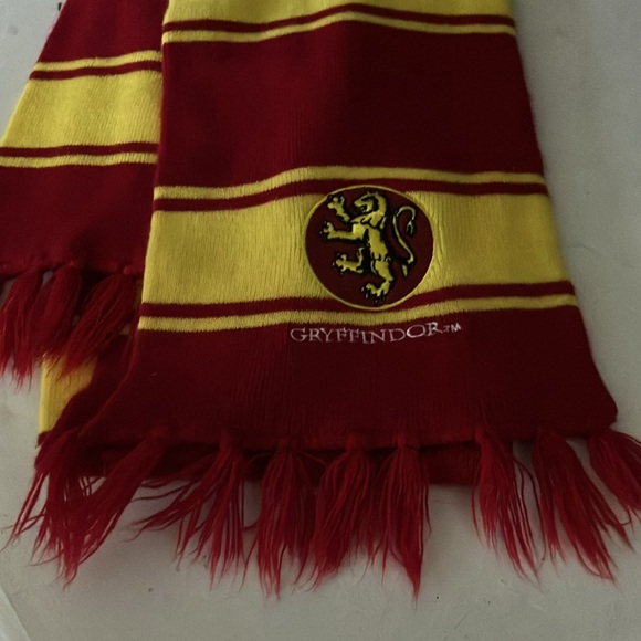 Harry Potter Gryffindor House Striped Scarf Knit 100% Lambswool Maroon Yellow. - Picture 2 of 3